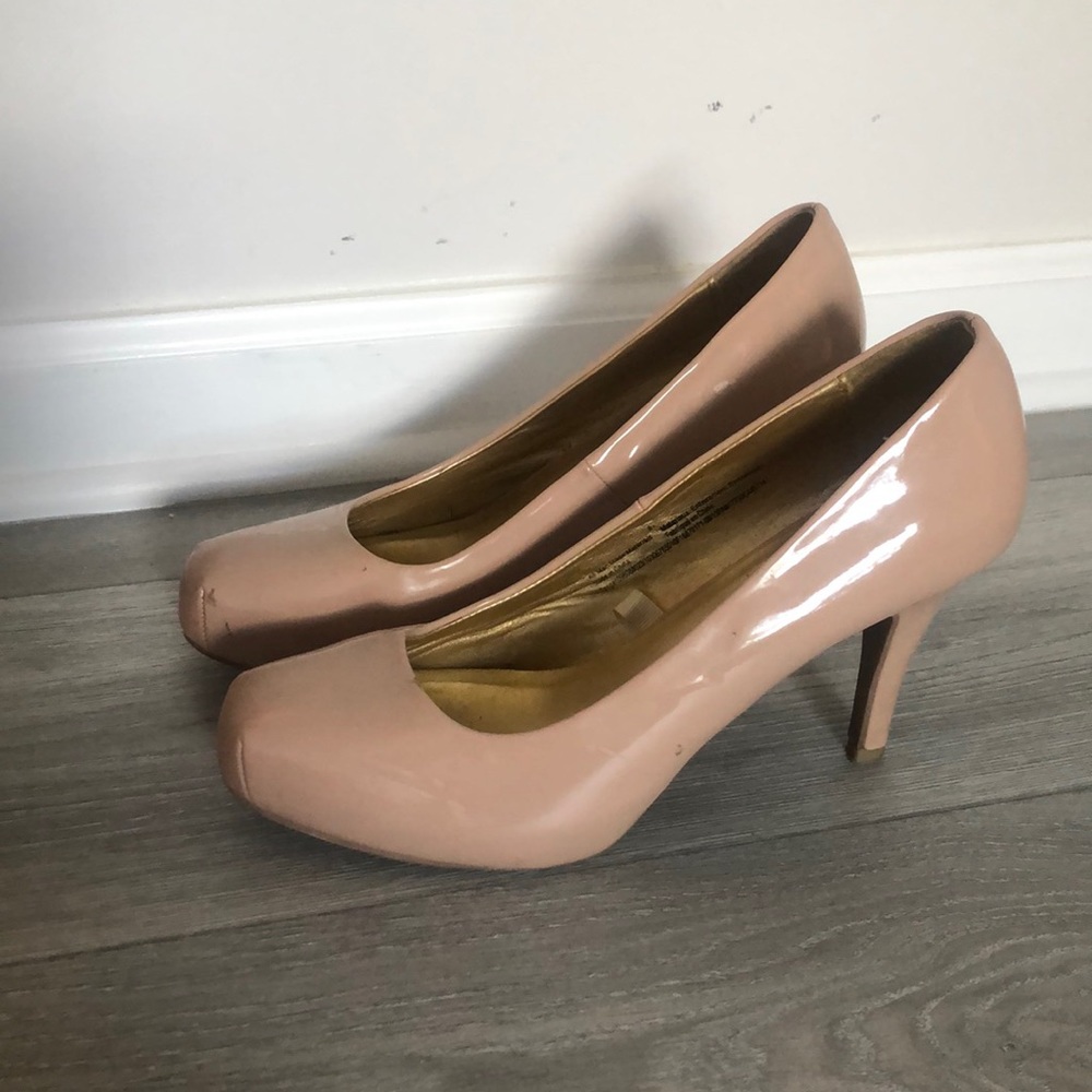 Nude light pink heels closed toed